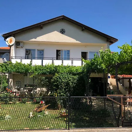 Apartment Davor Pula