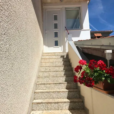 Apartament Davor *